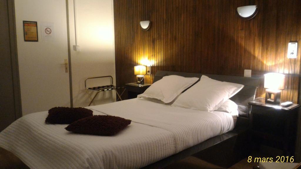 Hotel Chez Cécile Mornas Esterno foto