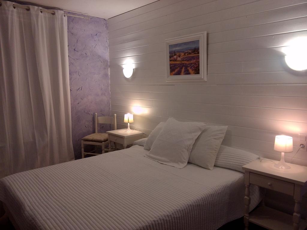 Hotel Chez Cécile Mornas Camera foto