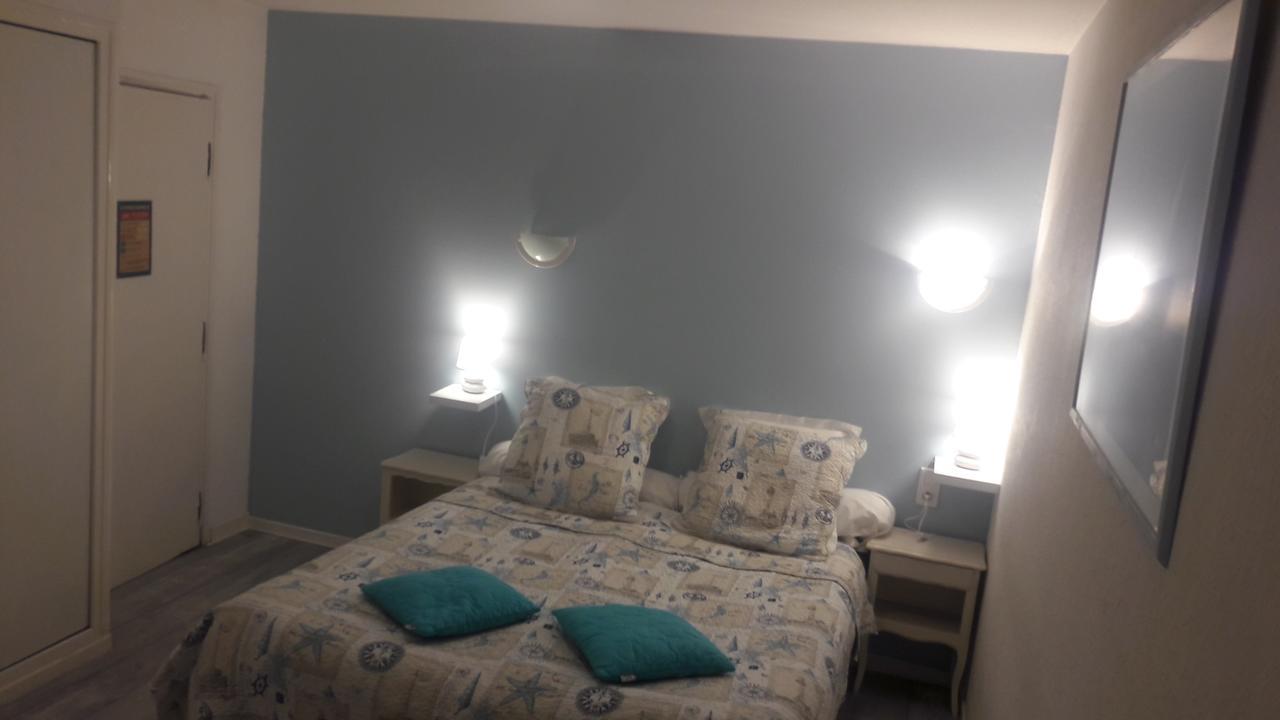 Hotel Chez Cécile Mornas Esterno foto